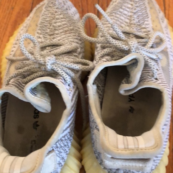 Adidas Yeezy Boost Preowned. Size 5 - Picture 3 of 5